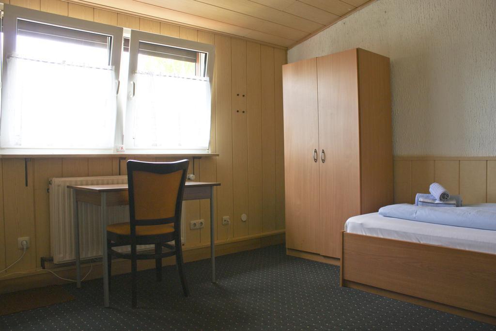 Gaestehaus Am Heuss-Platz Erlangen Quarto foto