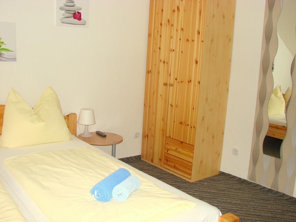 Gaestehaus Am Heuss-Platz Erlangen Quarto foto