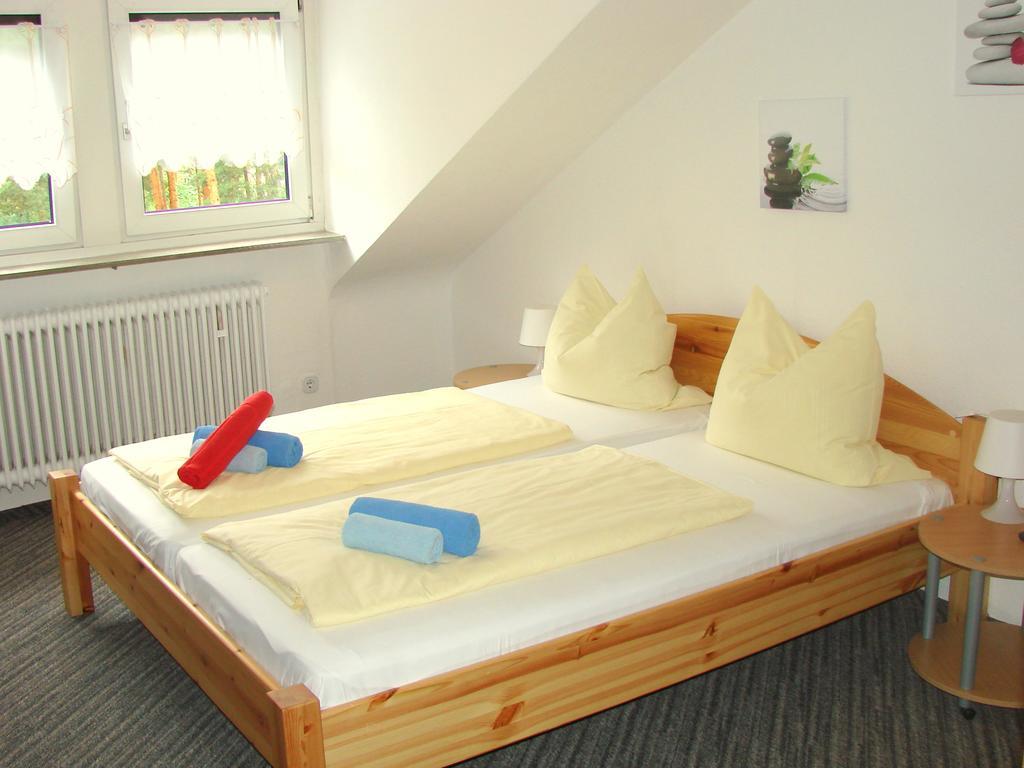 Gaestehaus Am Heuss-Platz Erlangen Quarto foto