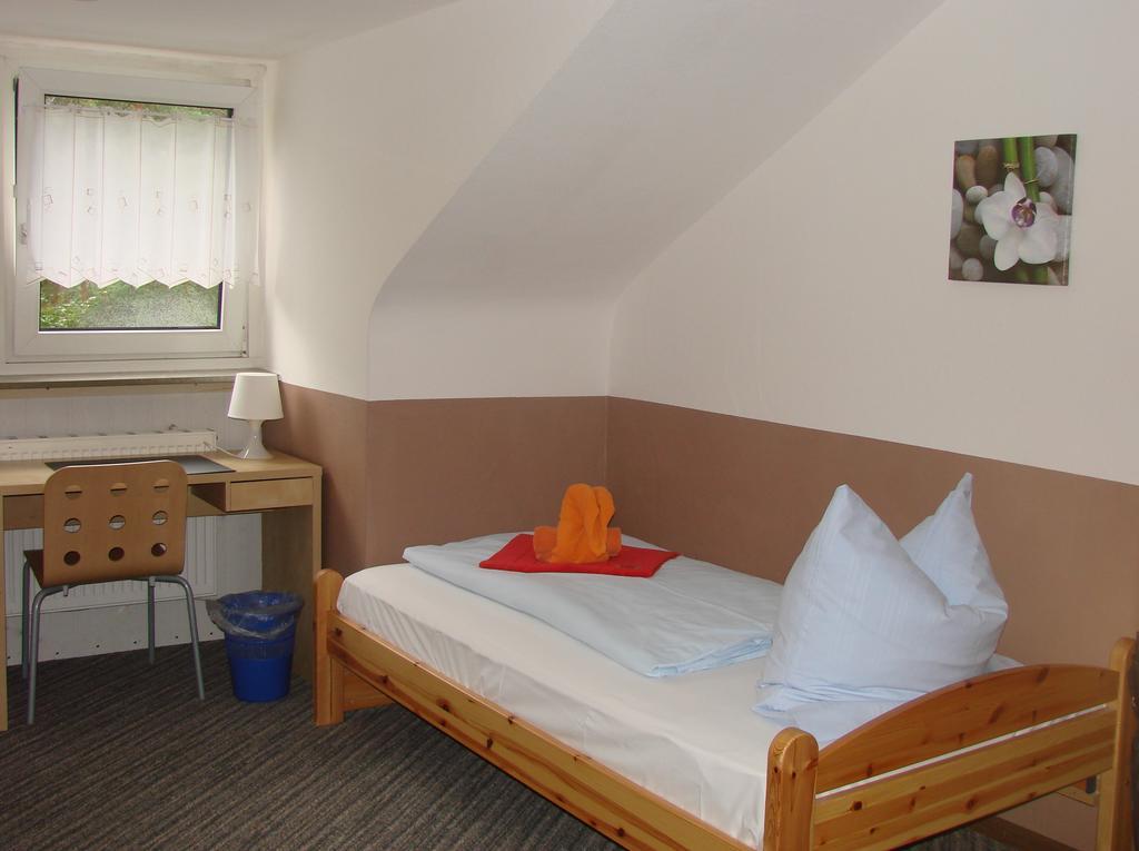 Gaestehaus Am Heuss-Platz Erlangen Quarto foto