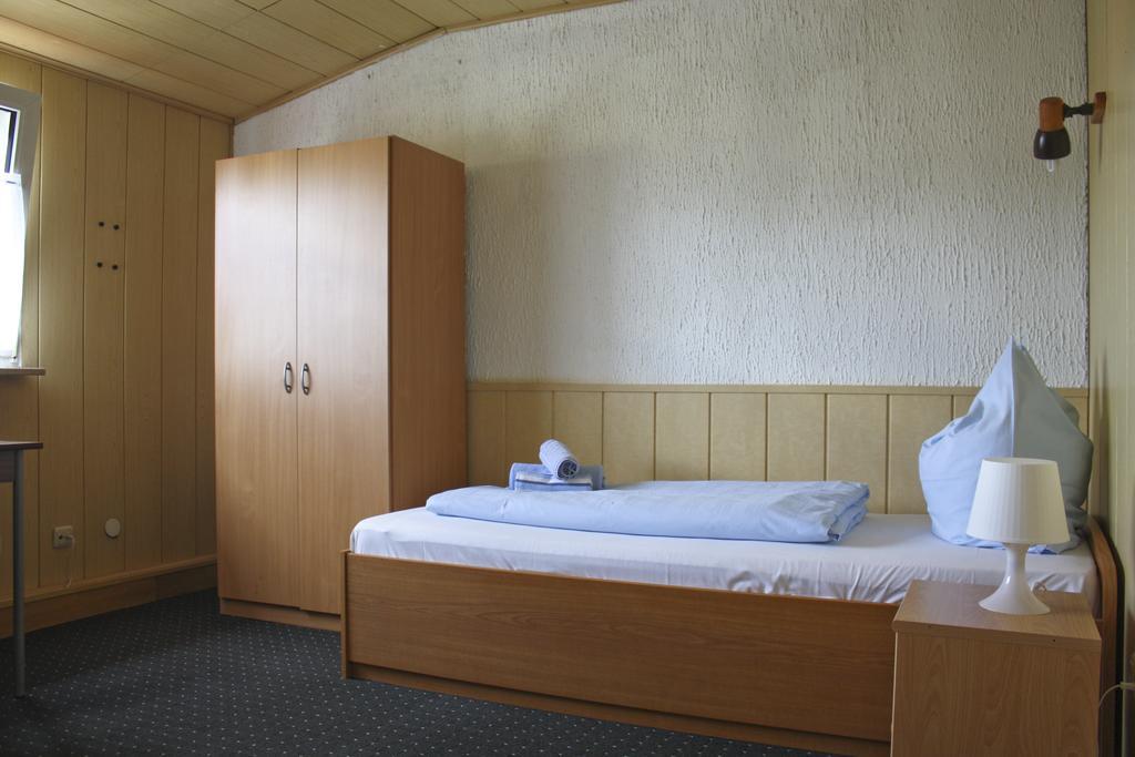Gaestehaus Am Heuss-Platz Erlangen Quarto foto